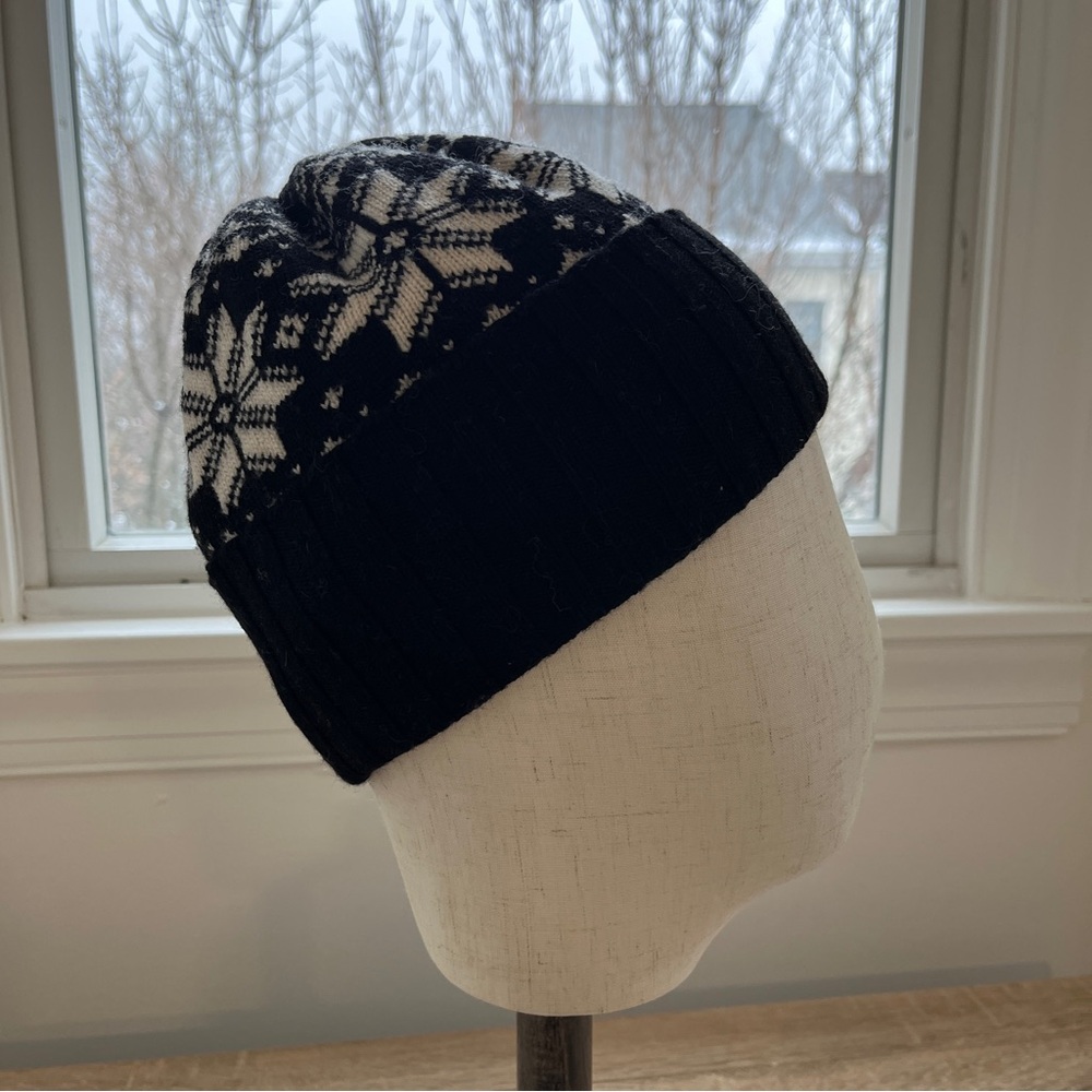 Portolano Black and White Fair Isle Snowflake Knit Beanie Cap Hat Natural Fibers